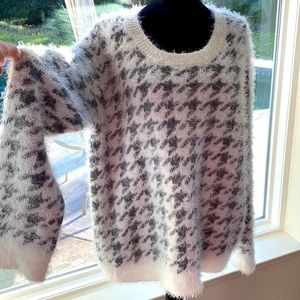 Soft fuzzy sweater🥰